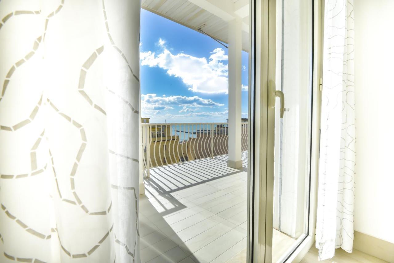 Aurora Residence Gela Bagian luar foto