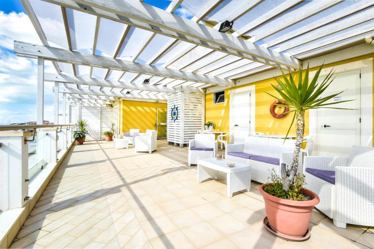 Aurora Residence Gela Bagian luar foto